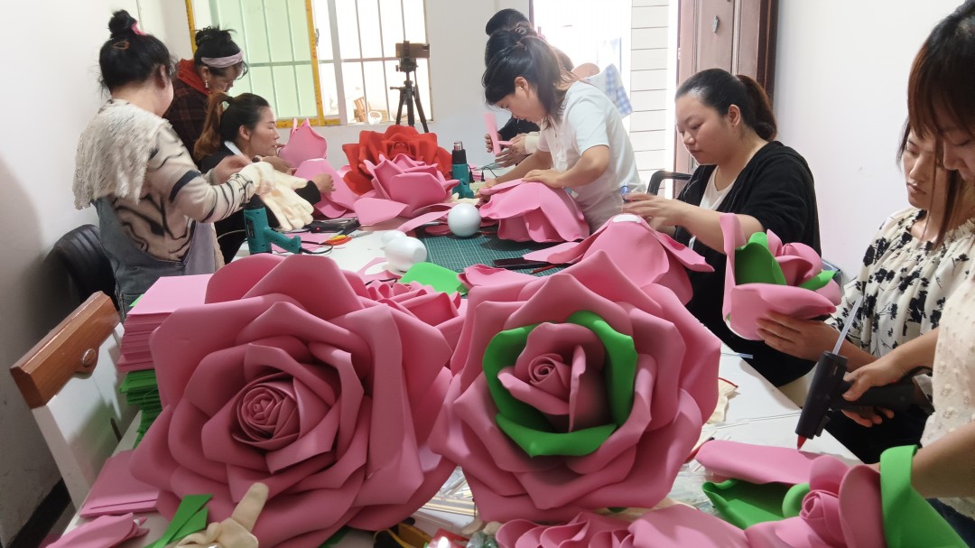 贵阳纸艺花，EVA玫瑰花，纸艺花，贵阳手工工作室，贵阳美陈公司