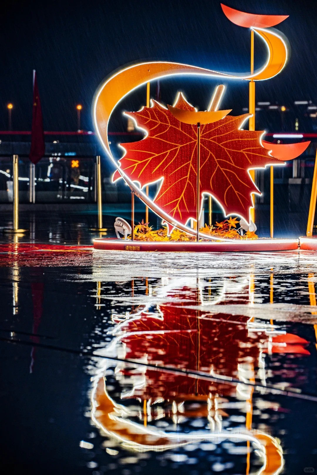 贵阳美陈公司、美陈门头、入口包装、门头形象、中庭吊饰、中庭美陈、空中装置、空间活化