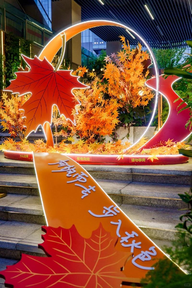 贵阳美陈公司、美陈门头、入口包装、门头形象、中庭吊饰、中庭美陈、空中装置、空间活化