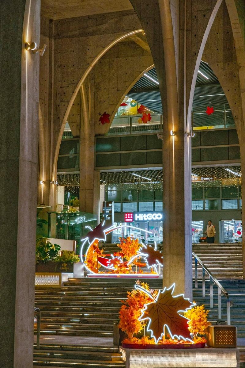 贵阳美陈公司、美陈门头、入口包装、门头形象、中庭吊饰、中庭美陈、空中装置、空间活化